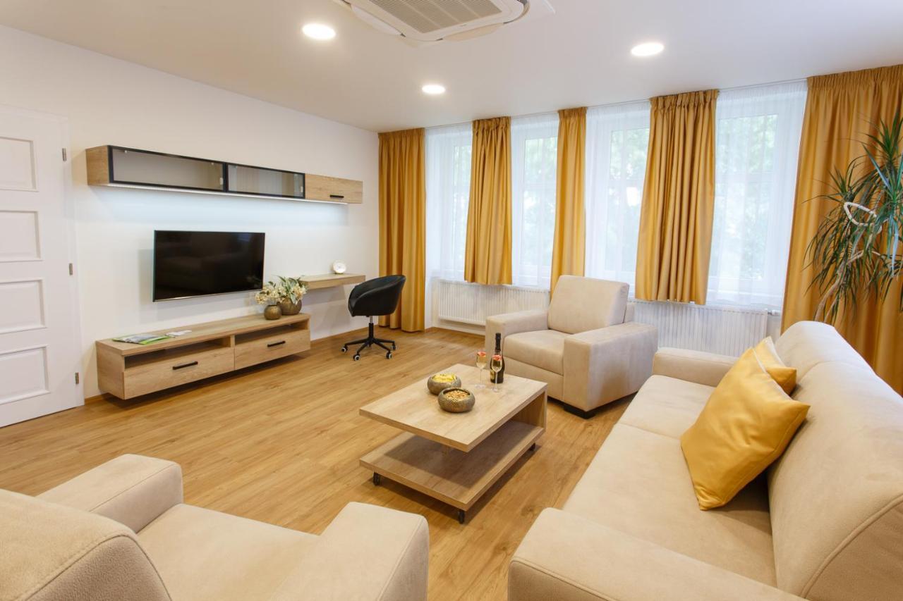 Apartments Villa Whitehouse Острава Экстерьер фото