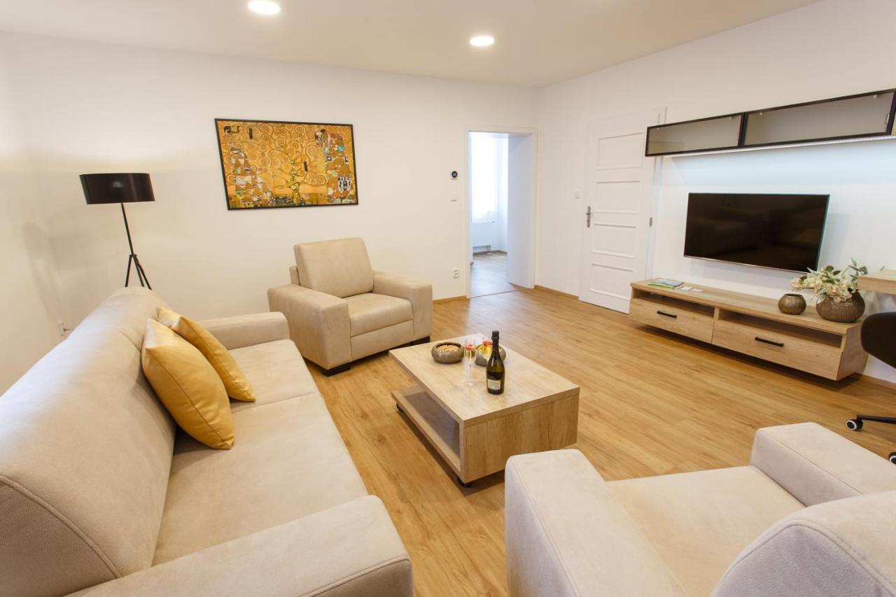 Apartments Villa Whitehouse Острава Экстерьер фото