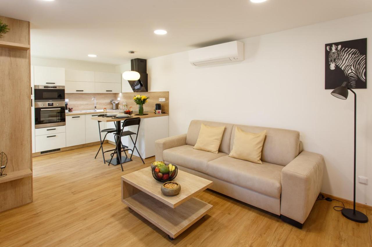 Apartments Villa Whitehouse Острава Экстерьер фото
