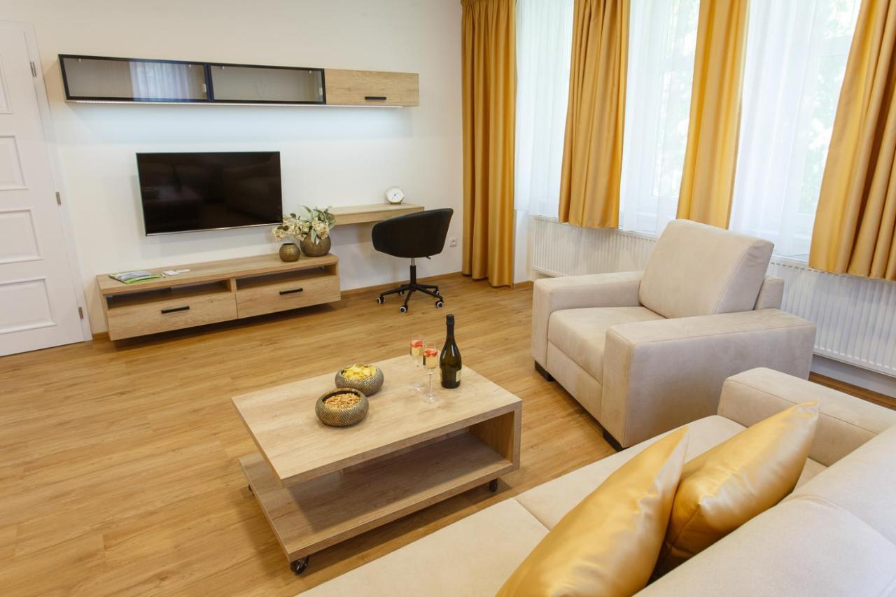 Apartments Villa Whitehouse Острава Экстерьер фото